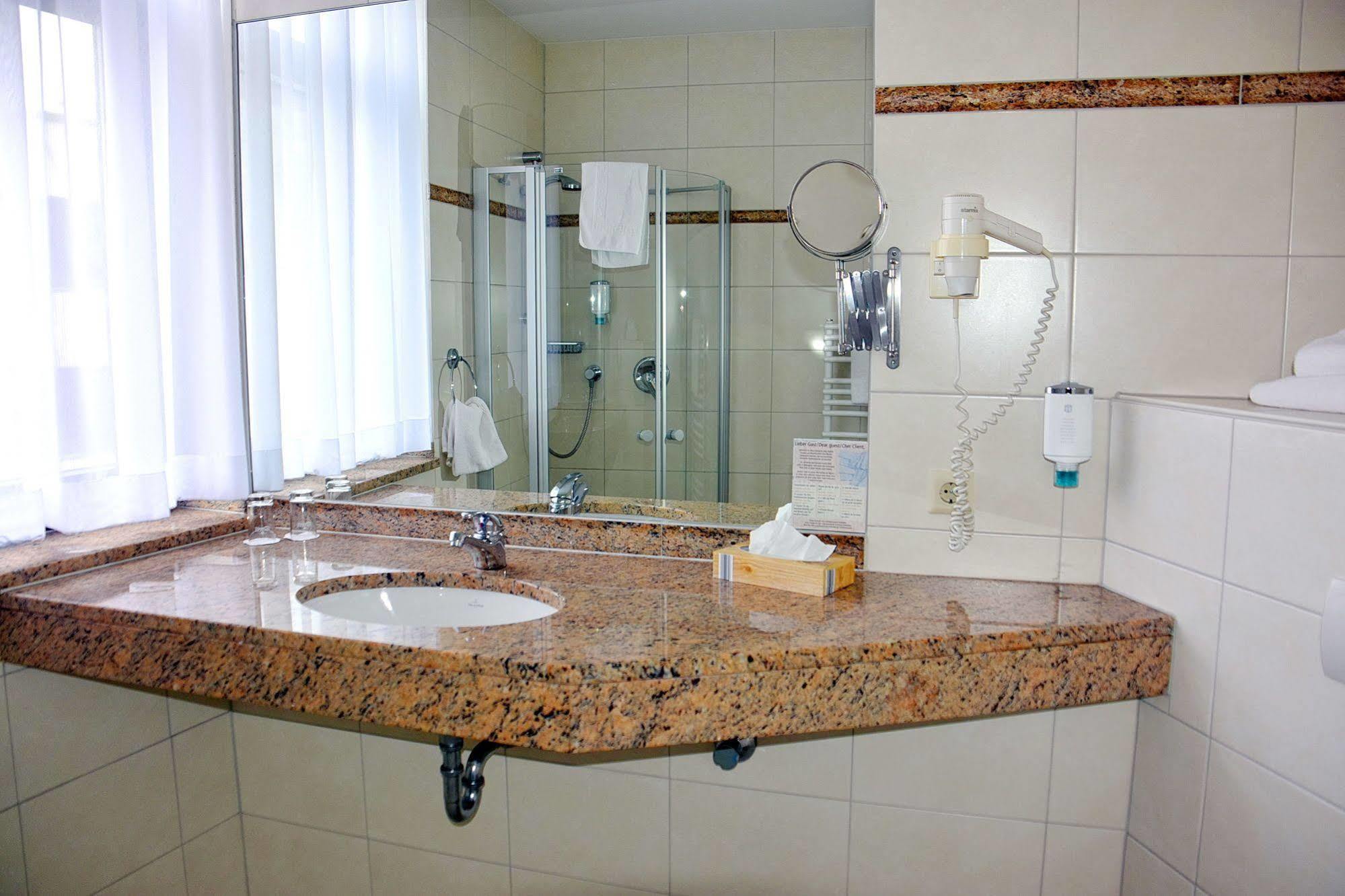 Koncept Hotel Benedikt Зигбург Екстериор снимка